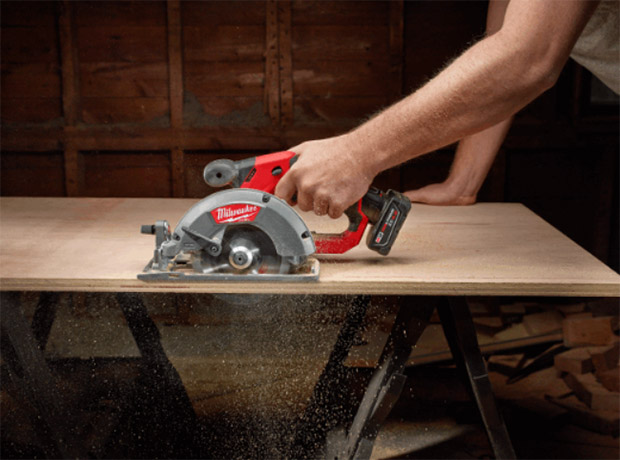 Milwaukee M12 Fuel コードレス式サーキュラーソー