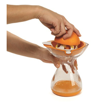 Chef'n Juicester 柑橘類ジューサー (102-479-008) / JUICER/REAMER CITRUS 2C