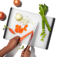 OXO Good Grips プラスティック製万能カッティングボード (11272800)