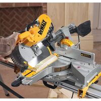 DeWalt 両面スライド式コンパウンドマイターソー (DWS779) / SLIDE MITER SW DB 12"15A