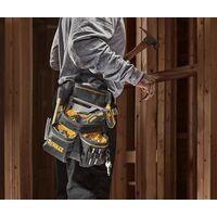 DeWalt 13ポケット付ネイルポーチ (DWST540201) / NAIL POUCH BLS NYL 13PKT