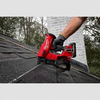Milwaukee M18 FUEL コイルルーフィングネイラー (2909-20)