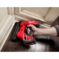 Milwaukee M18 FUEL ブラッドネイラー (2746-20)