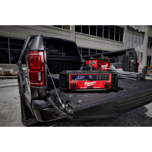 Milwaukee M18 PACKOUT ワイヤレスBluetooth式耐候性ラジオ＆充電器 (2950-20) / M18 PACKOUT RADIO+CHRGR