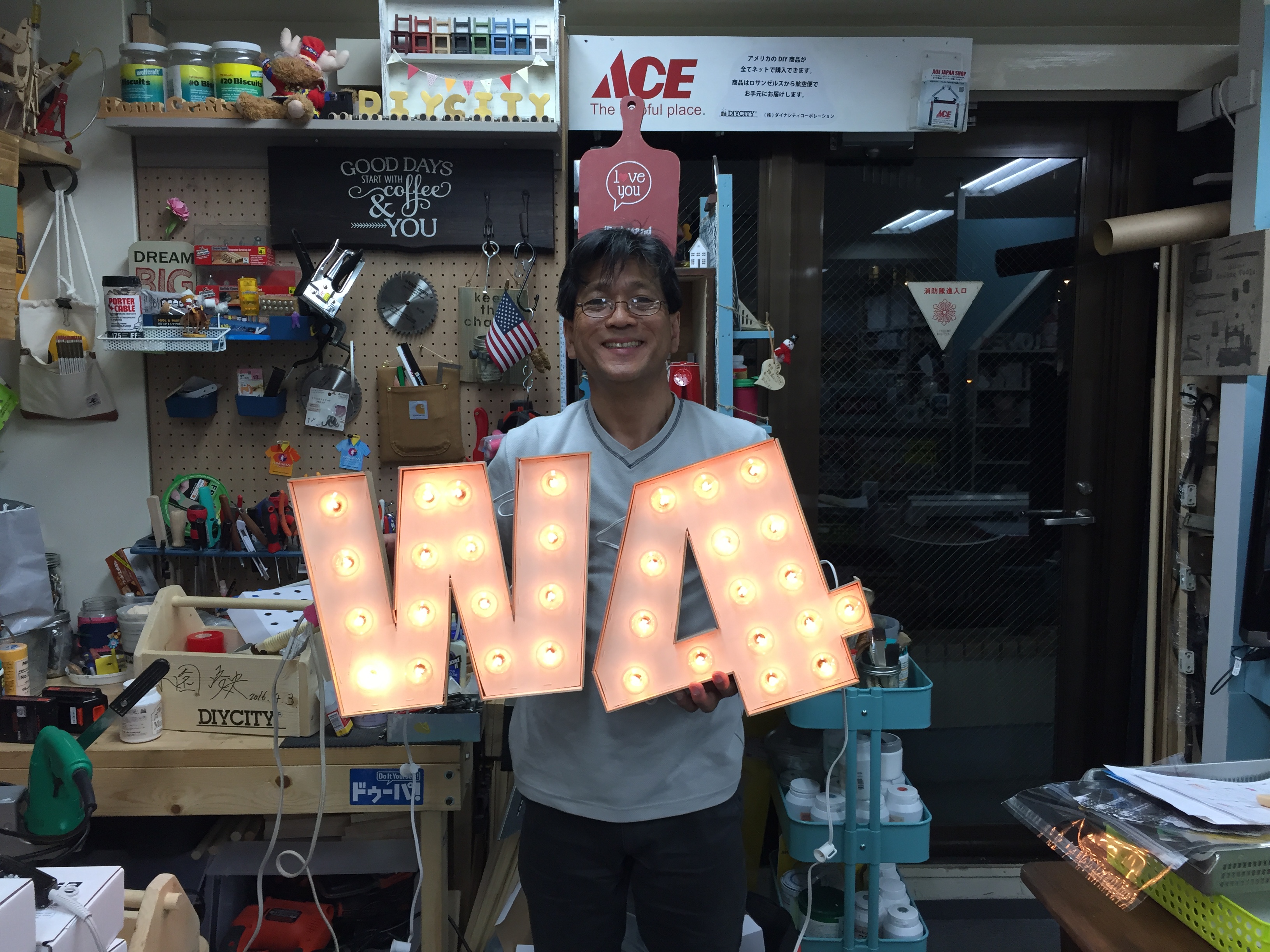 山田芳照　：マーキーライトデザイン、DIY技術監修、DIY講師