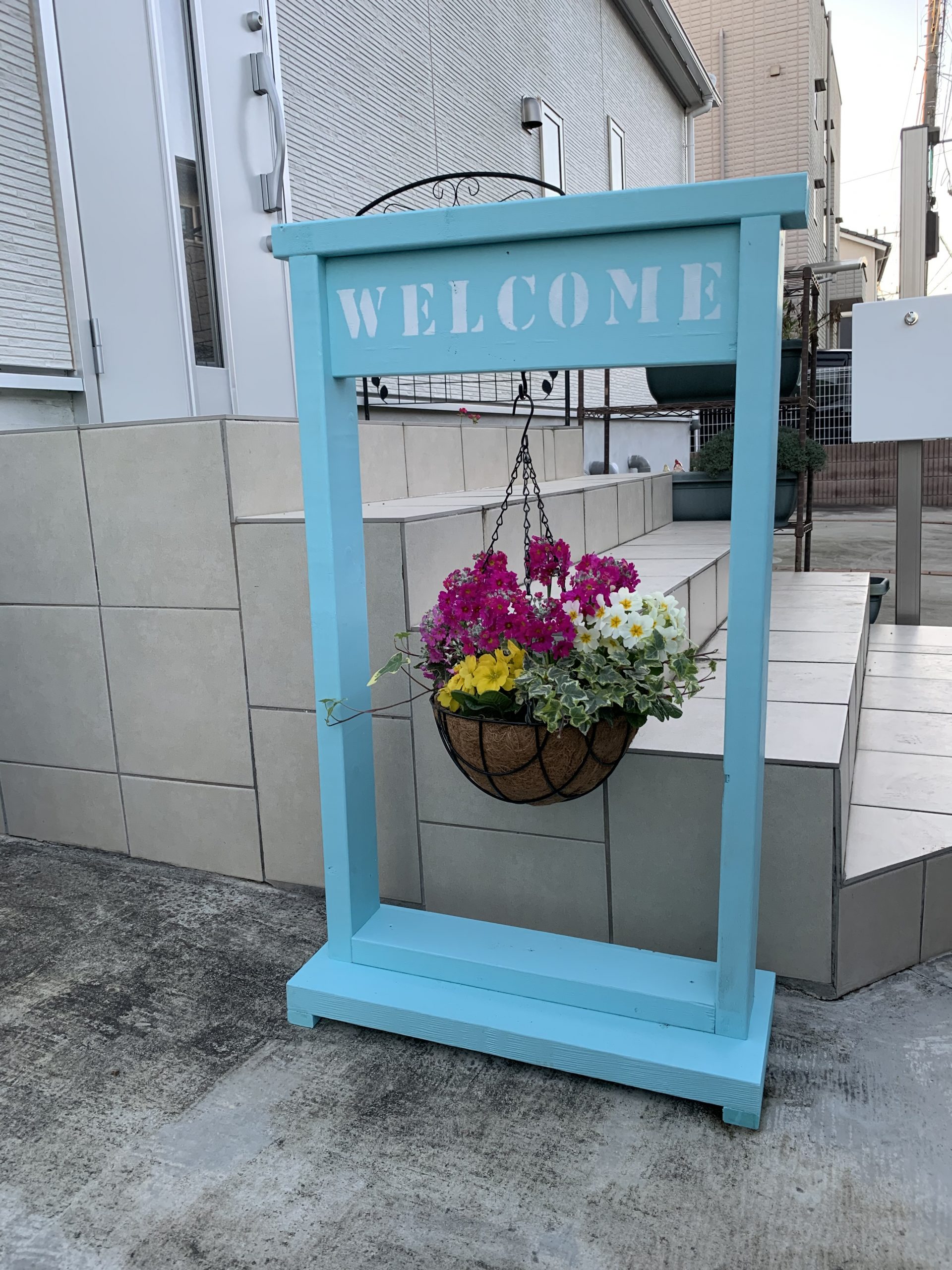 WELCOMEスタンド、山田芳照　：WELCOMEスタンドデザイン、DIY技術監修、DIY講師