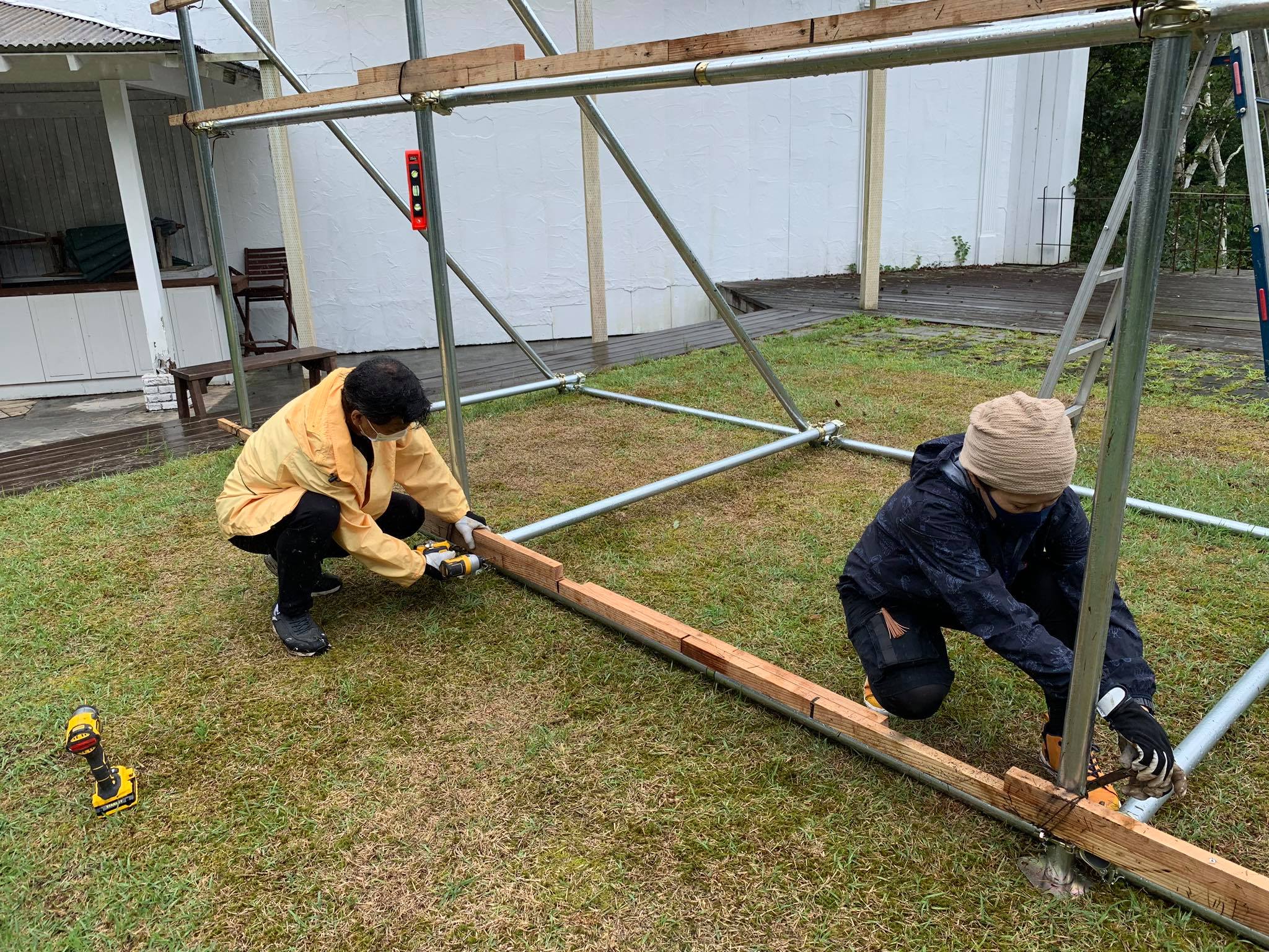 山田 芳照 番組ロケ 短管パイプ