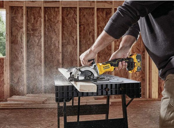 DeWalt 20V MAX ATOMIC コンパクトサーキュラーソー