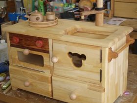 無垢材で作るママゴトキッチンセット