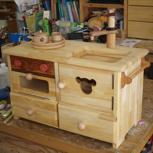 無垢材で作るママゴトキッチンセット