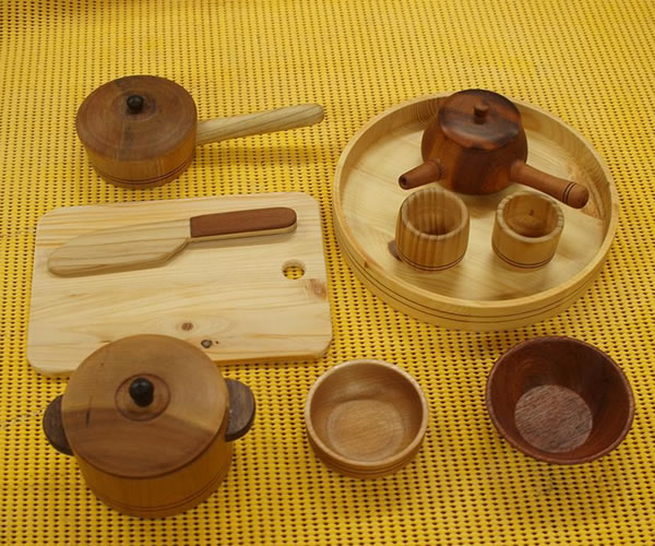 無垢材で作るママゴトキッチンセット