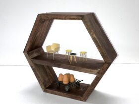 壁に掛けても置いても使えるオシャレな六角形シェルフ