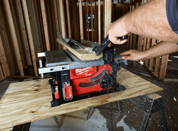 工房に備えたい1台　Milwaukee M18 Fuel コードレステーブルソー