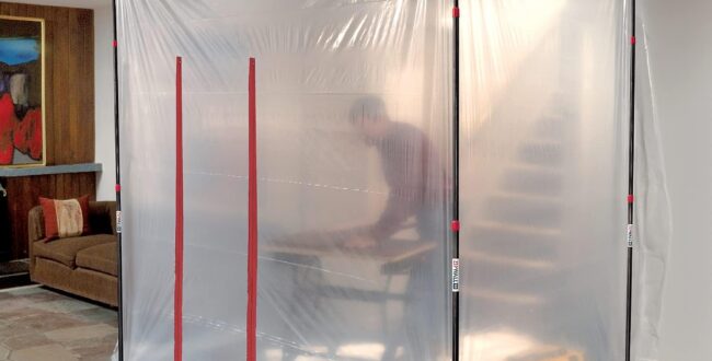 室内養生ZIPWALL　突っ張るだけで簡単に仕切りができます