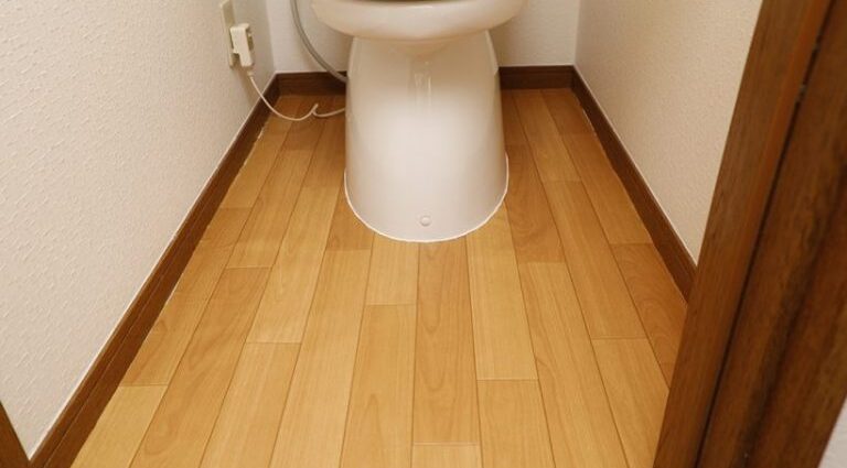 トイレにクッションフロアを貼る