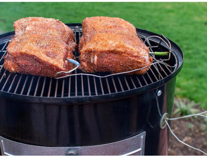 チャコールタイプのWEBER スモーキーマウンテンクッカー 22.5インチ