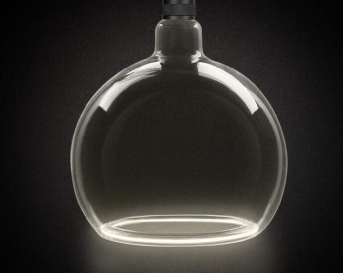 電球が見えない　豪華にみえるガラスのグローブ型LED電球