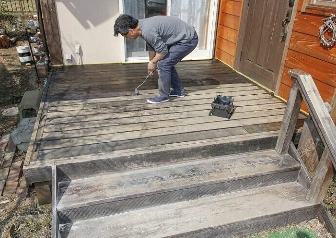 定期的に　ウッドデッキの塗り替え