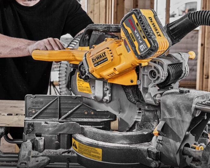 DeWalt Flexvolt デュアルベベルスライド式コンパウンドマイターソー