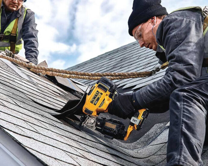 プロ仕様　DEWALT 20V Max 屋根用ネイラー