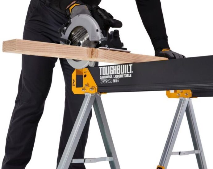 コンパクトで軽量　ToughBuilt 折り畳みソーホース