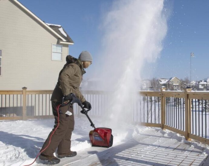 小さな除雪なら電動で　Toro Power Shovel 除雪機