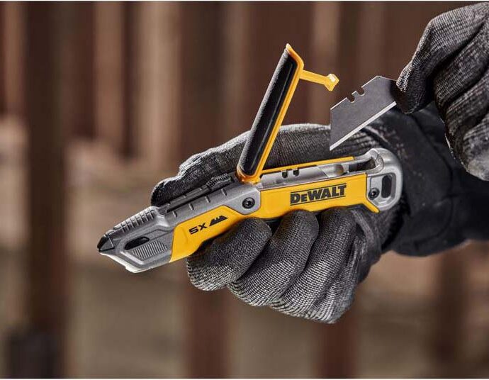 固定ロック式ブレード機能 DeWalt 伸縮式万能カッター