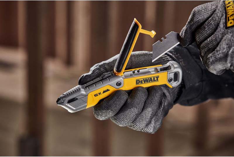 固定ロック式ブレード機能 DeWalt 伸縮式万能カッター