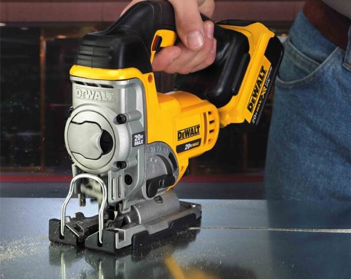 メタルフェースのDeWalt　Max コードレスジグソー 20V
