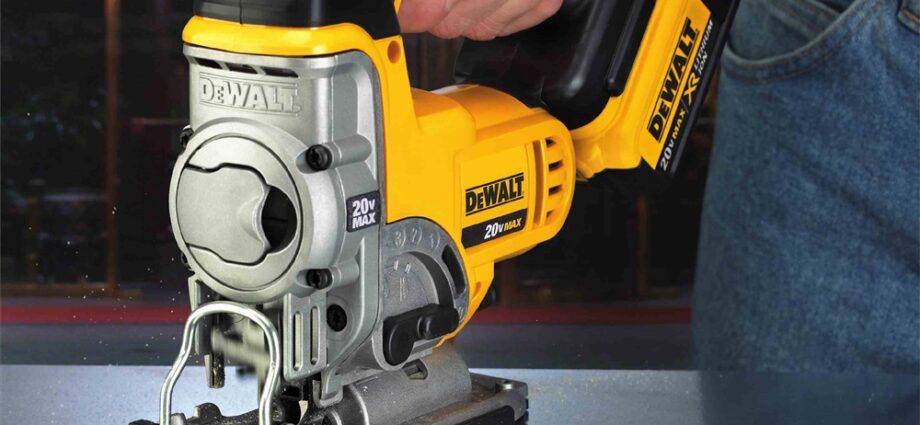 メタルフェースのDeWalt　Max コードレスジグソー 20V