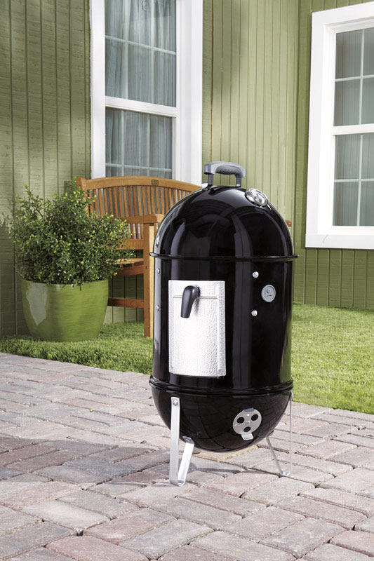 燻製を楽しむ　WEBER スモーキーマウンテン スモーカー 14インチ