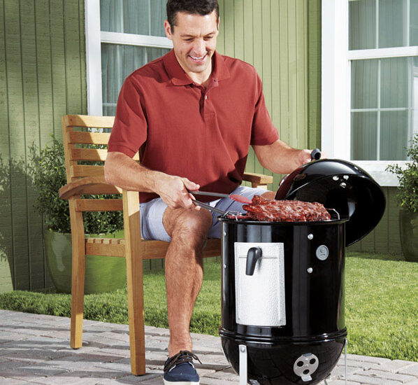 燻製を楽しむ　WEBER スモーキーマウンテン スモーカー 14インチ