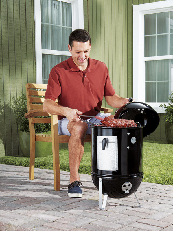 燻製を楽しむ　WEBER スモーキーマウンテン スモーカー 14インチ