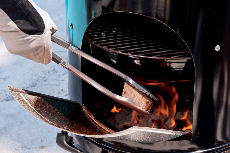 燻製を楽しむ　WEBER スモーキーマウンテン スモーカー 14インチ