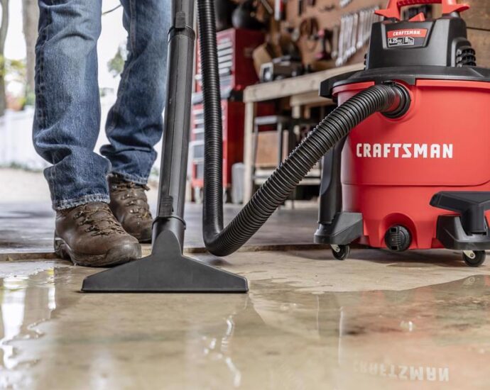 Craftsman 9ガロン コード式ウェット＆ドライ掃除機(CMXEVBE17590)