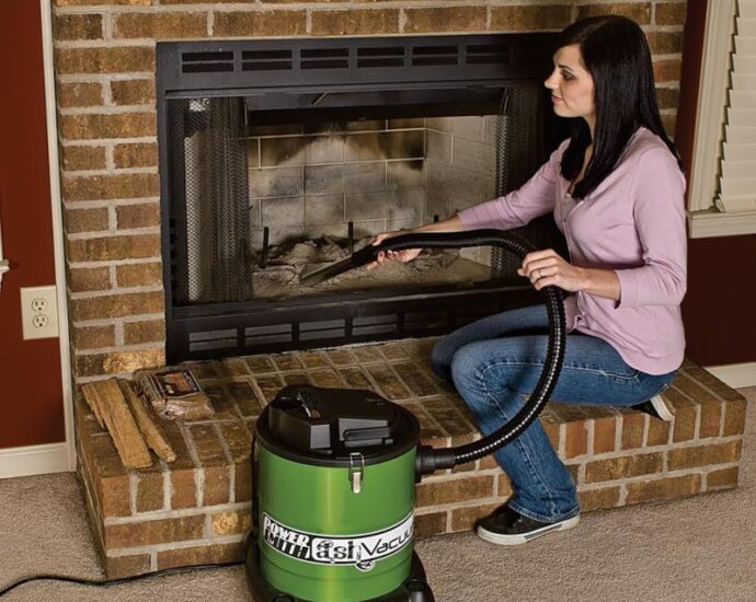 暖炉のお手入れに　PowerSmith コード式灰用掃除機 (PAVC101)