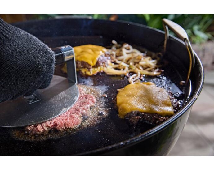 薄くカリっとしたハンバーガー　Weber バーガープレス (3400846)