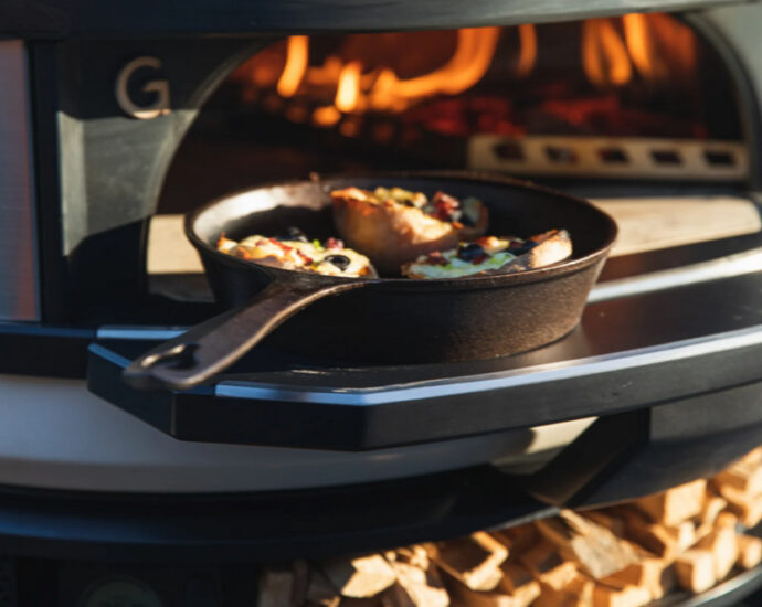 オーブンの前面を広く使える Gozney Dome用マンテル