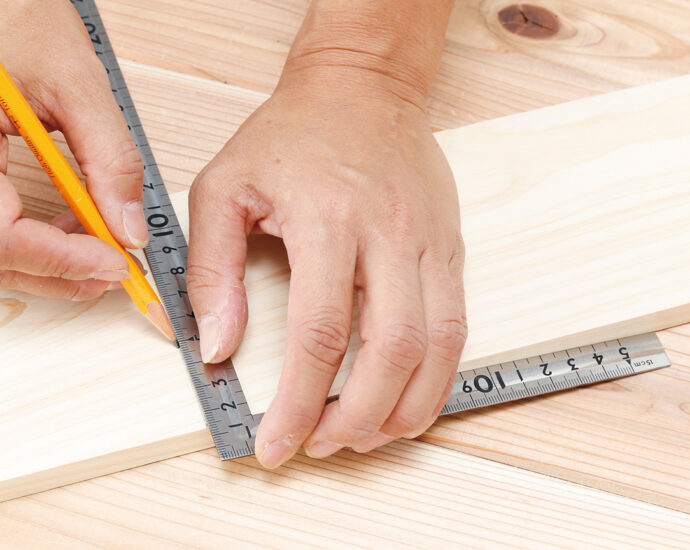 さしがね 長さや角度を測り、線を引く