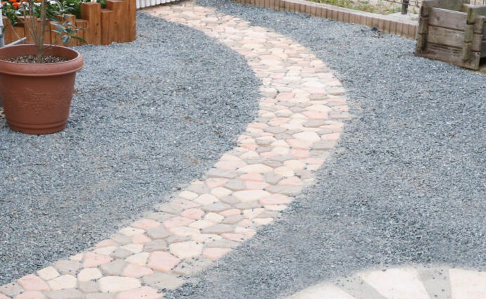 おしゃれな小道に様変わり ジョイントレンガアプローチ