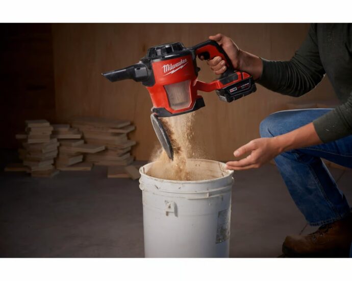 Milwaukee M18 バッグレスコンパクト掃除機(0882-20 )