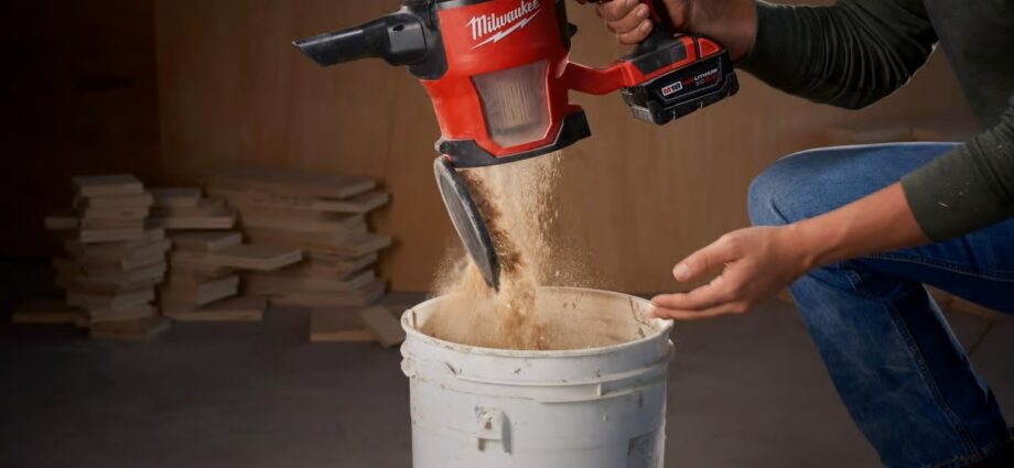 Milwaukee M18 バッグレスコンパクト掃除機(0882-20 )