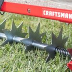 芝生に空気を入れる Craftsman スパイクエアレーター