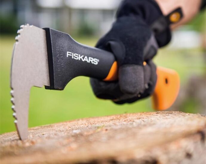 Fiskars グラスファイバーハンドル式フックルーン (1024131)