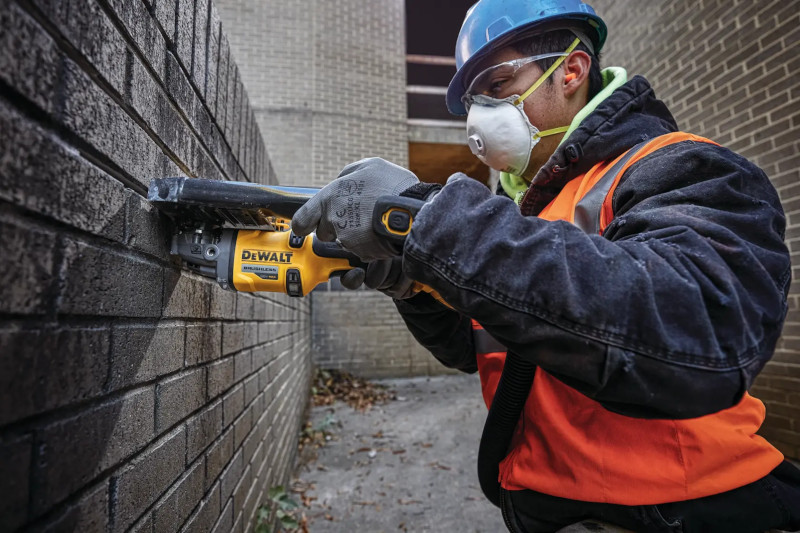 DEWALT 60V MAX ブレーキ付アングルグラインダー 本体のみ (DCG418B)
