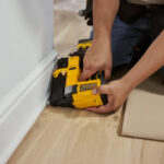 DeWalt 20V MAX コンパクトピンネイラー 本体のみ (DCN623B)