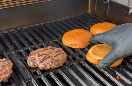 グリルで美味しいハンバーガーを作るコツ