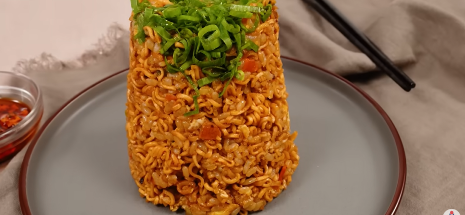 カップヌードル炒飯の作り方