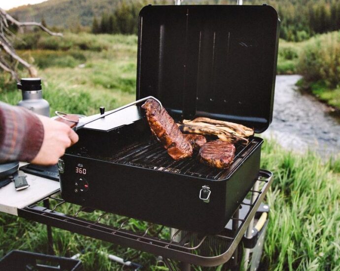 Traeger Ranger TFT18KLD｜ポータブル・ペレットグリル＆スモーカー
