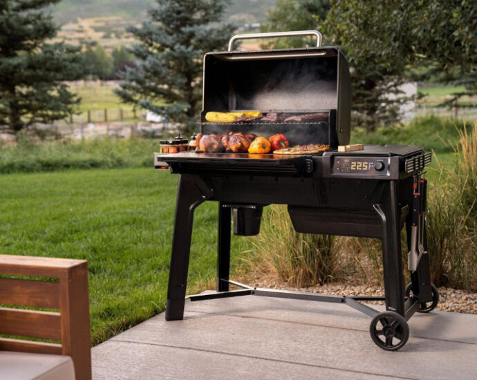 Traeger TFB86MLH Woodridge WiFi ペレットグリル